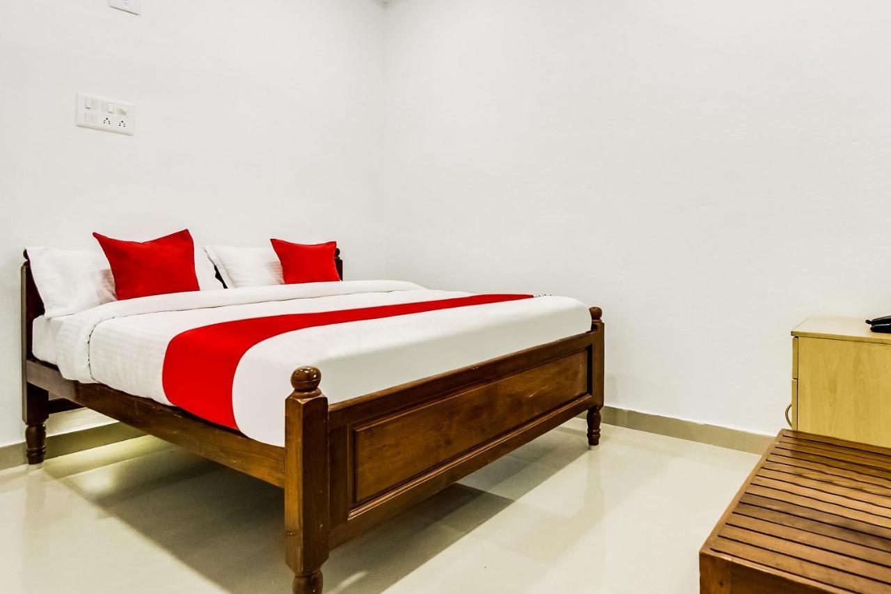 Oyo 70841 Hotel Anjali Residency Velur Eksteriør billede